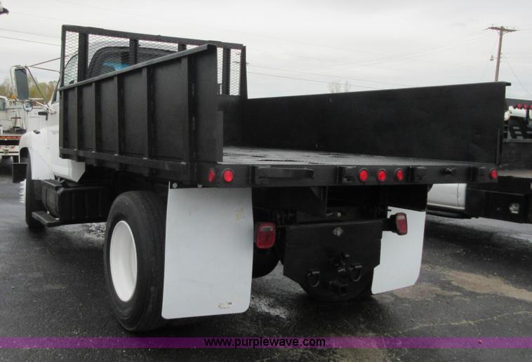 image for item I1850 2003 Chevrolet W7500 dump truck