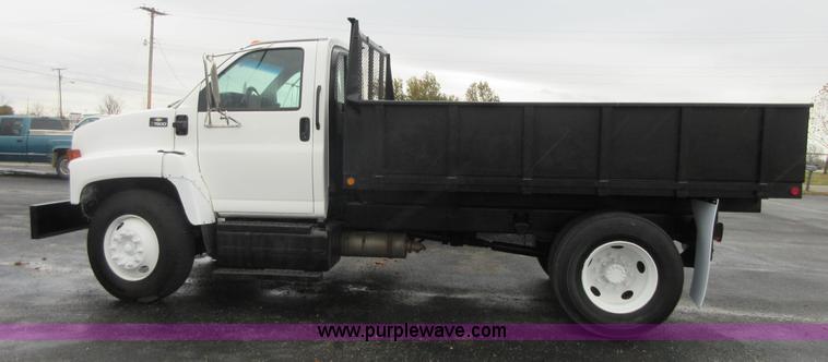 image for item I1850 2003 Chevrolet W7500 dump truck