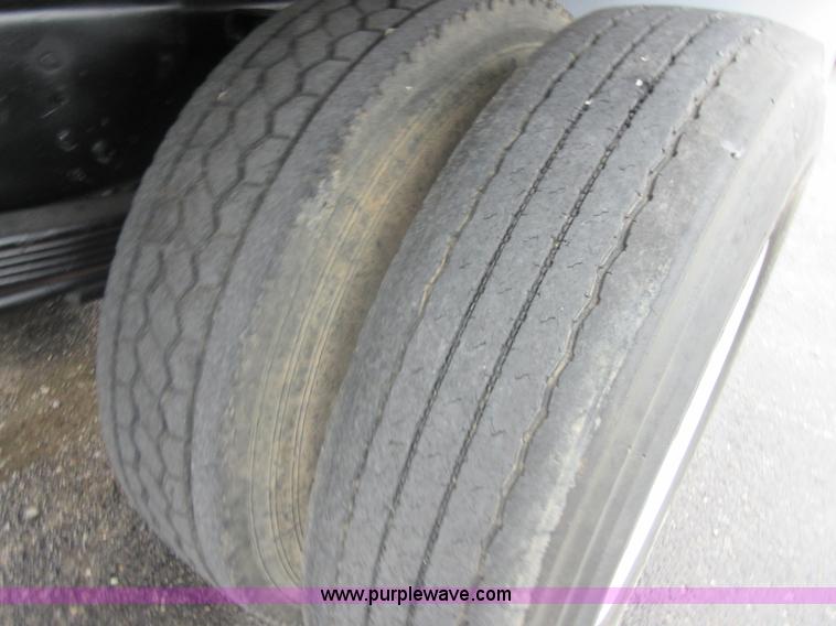 image for item I1850 2003 Chevrolet W7500 dump truck