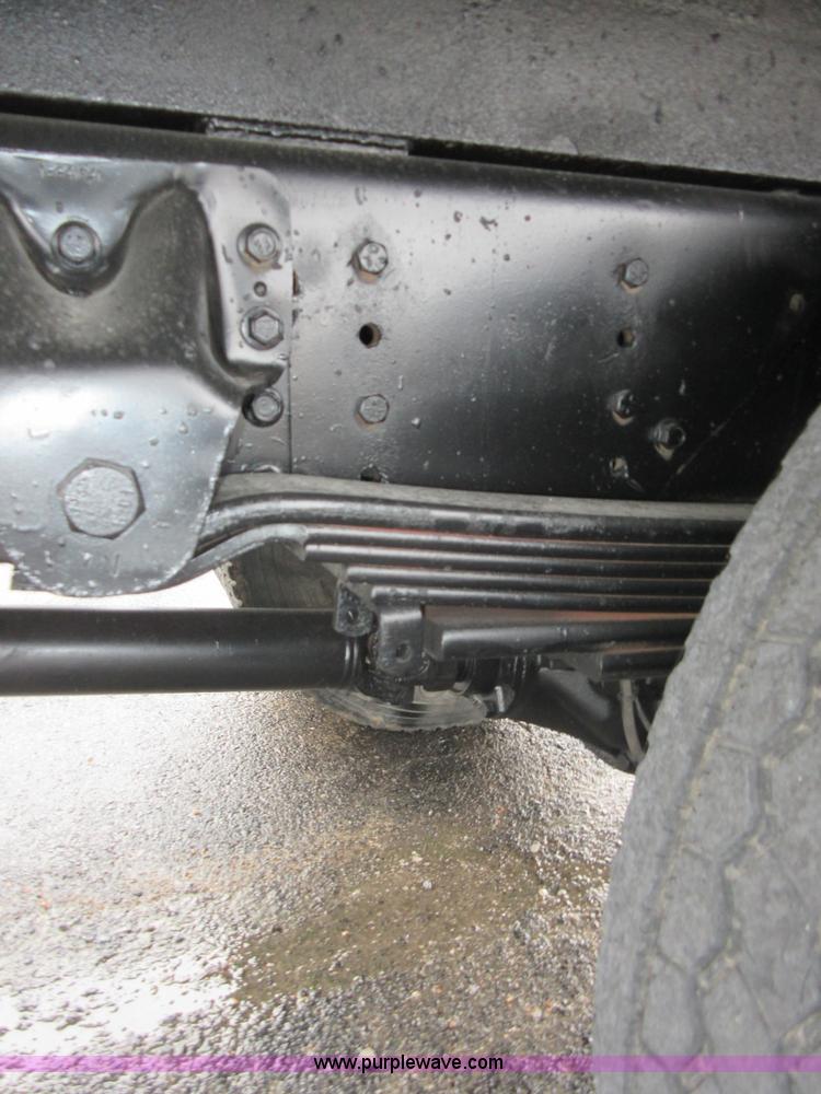 image for item I1850 2003 Chevrolet W7500 dump truck