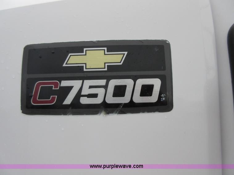 image for item I1850 2003 Chevrolet W7500 dump truck