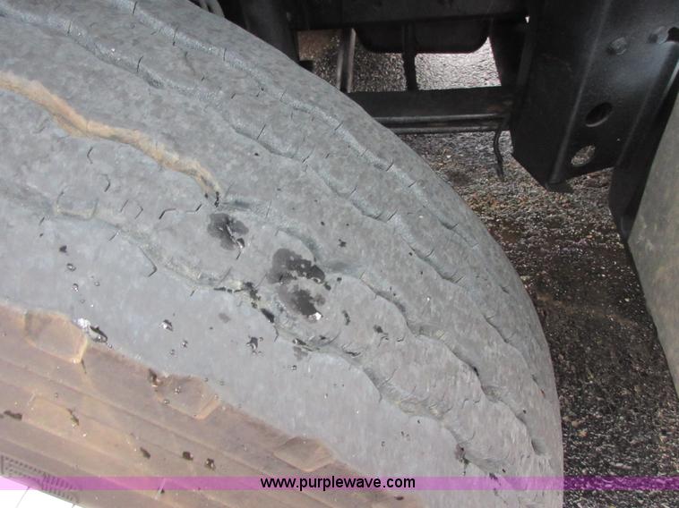 image for item I1850 2003 Chevrolet W7500 dump truck