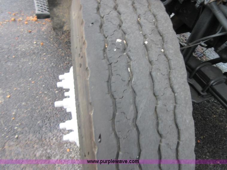 image for item I1850 2003 Chevrolet W7500 dump truck