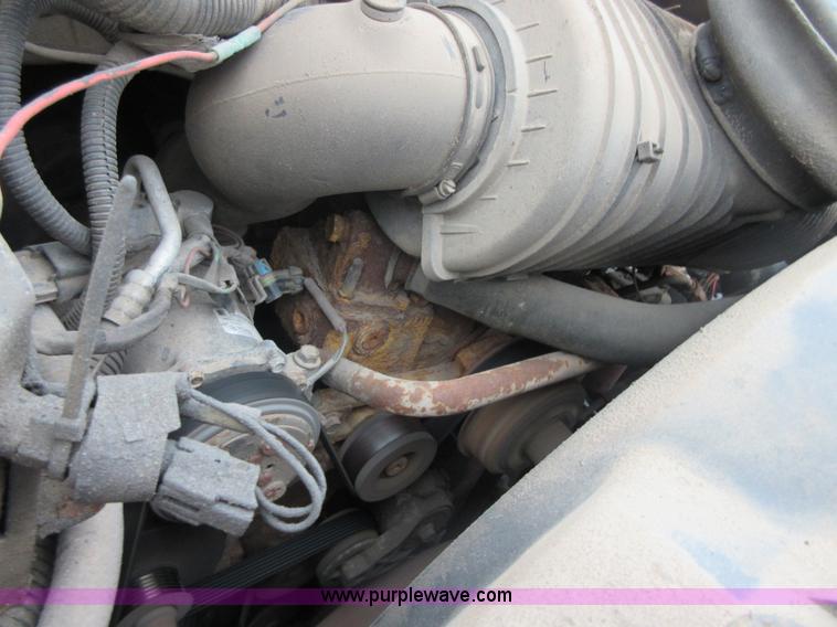 image for item I1850 2003 Chevrolet W7500 dump truck