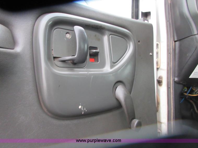 image for item I1850 2003 Chevrolet W7500 dump truck