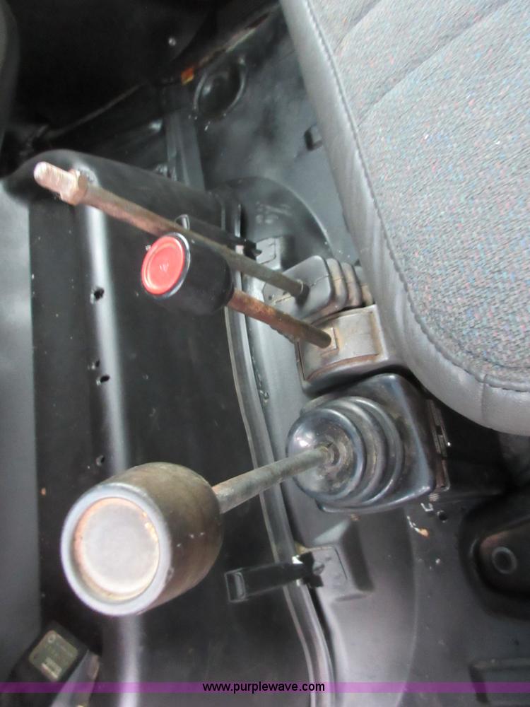 image for item I1850 2003 Chevrolet W7500 dump truck