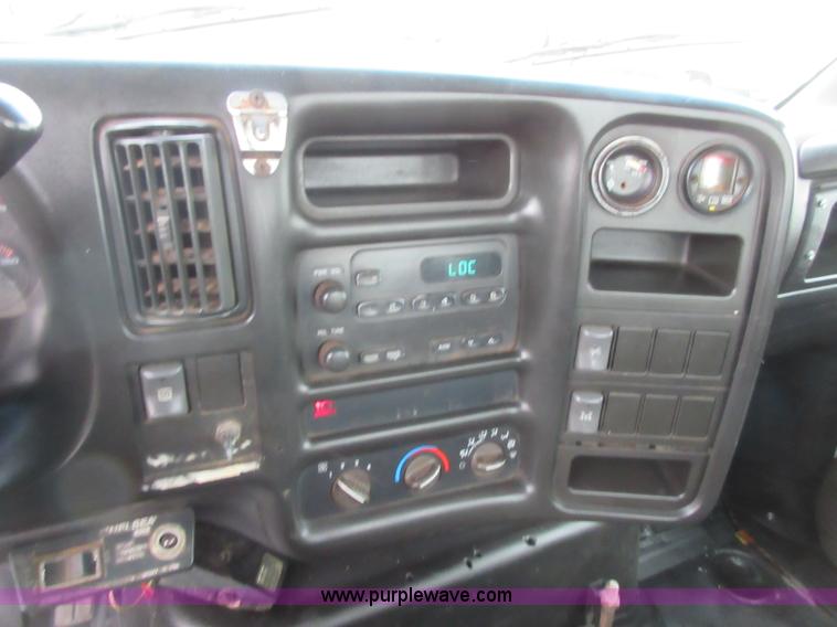 image for item I1850 2003 Chevrolet W7500 dump truck