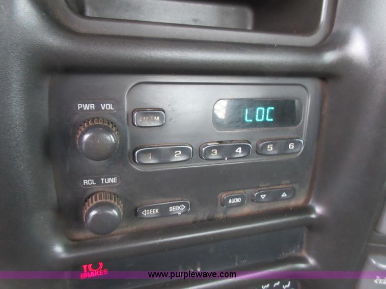 image for item I1850 2003 Chevrolet W7500 dump truck