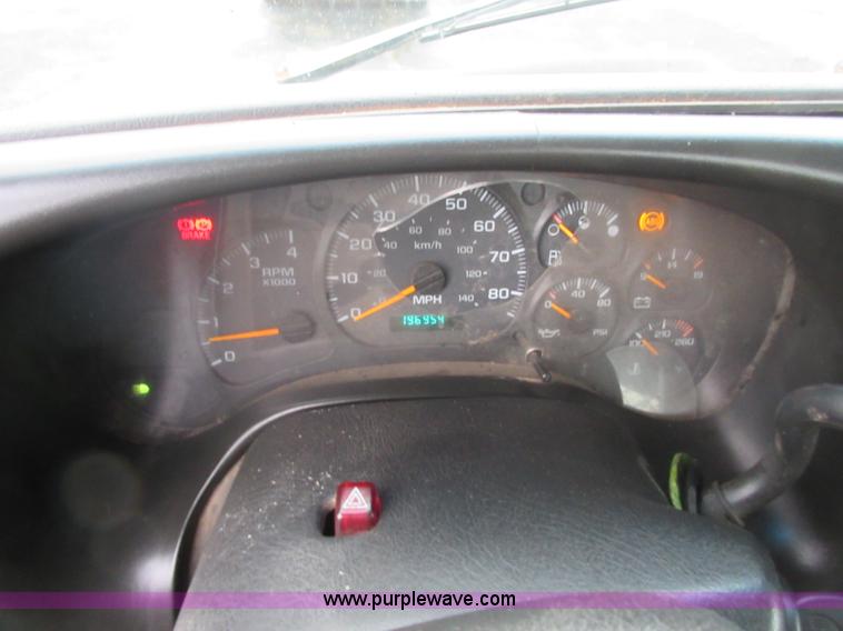 image for item I1850 2003 Chevrolet W7500 dump truck