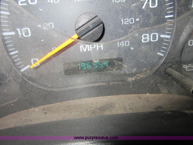 image for item I1850 2003 Chevrolet W7500 dump truck