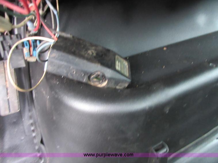 image for item I1850 2003 Chevrolet W7500 dump truck