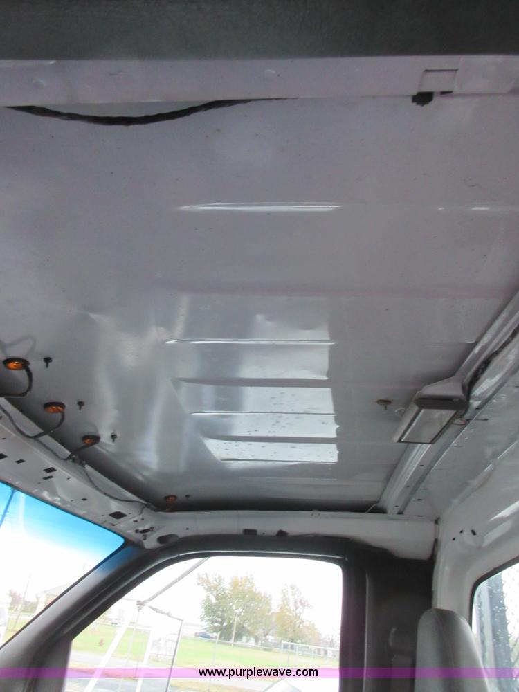 image for item I1850 2003 Chevrolet W7500 dump truck