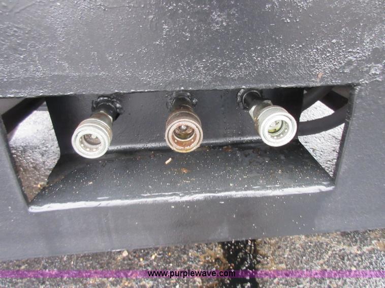 image for item I1850 2003 Chevrolet W7500 dump truck