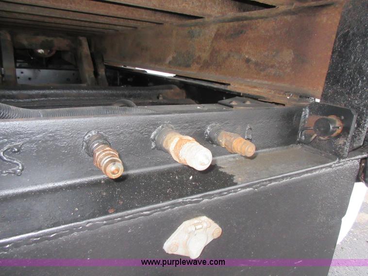 image for item I1850 2003 Chevrolet W7500 dump truck