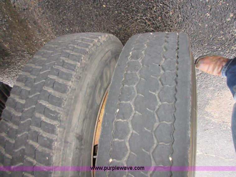 image for item I1850 2003 Chevrolet W7500 dump truck