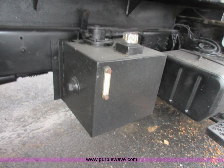 image for item I1850 2003 Chevrolet W7500 dump truck