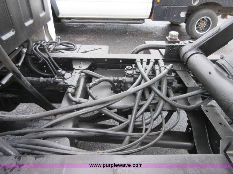 image for item I1850 2003 Chevrolet W7500 dump truck