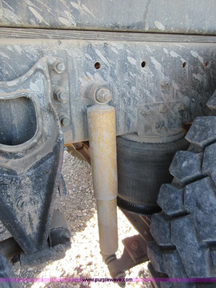 image for item I1909 1991 International 9400 vacuum truck