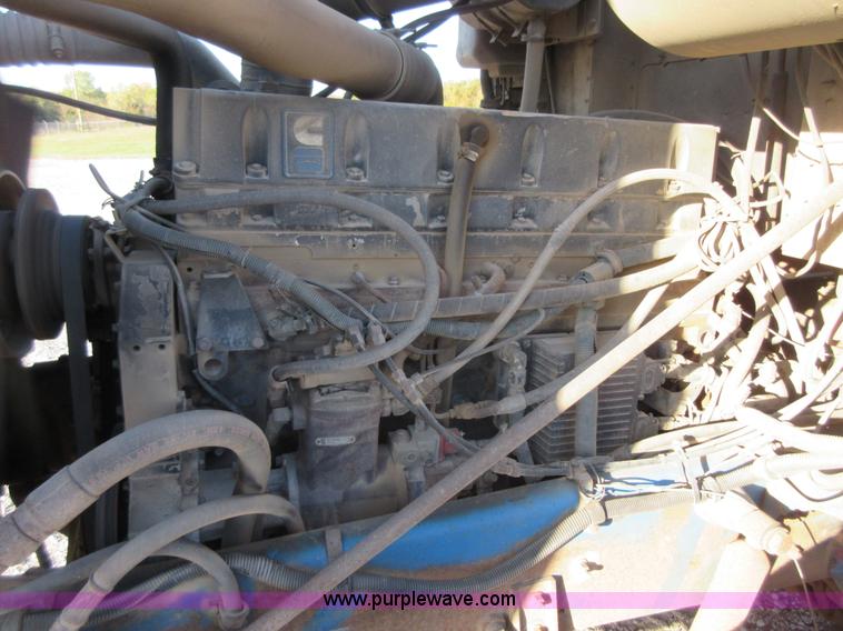 image for item I1909 1991 International 9400 vacuum truck