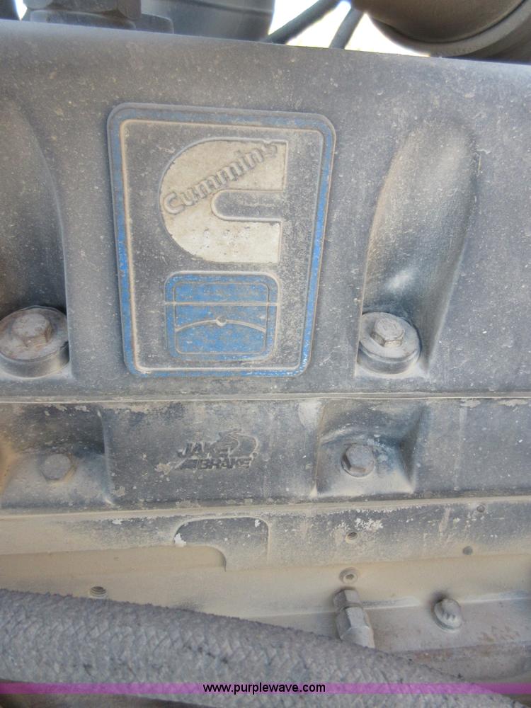 image for item I1909 1991 International 9400 vacuum truck