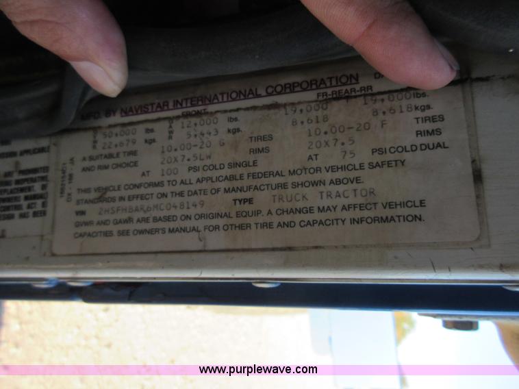 image for item I1909 1991 International 9400 vacuum truck