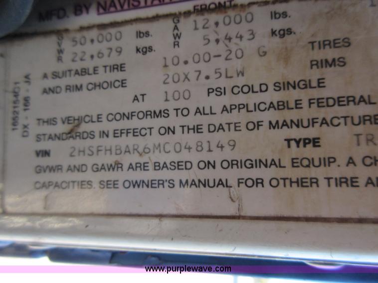 image for item I1909 1991 International 9400 vacuum truck