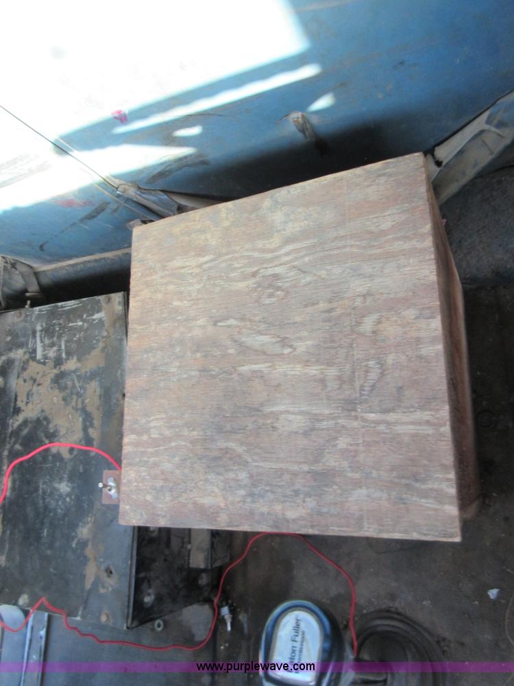 image for item I1909 1991 International 9400 vacuum truck