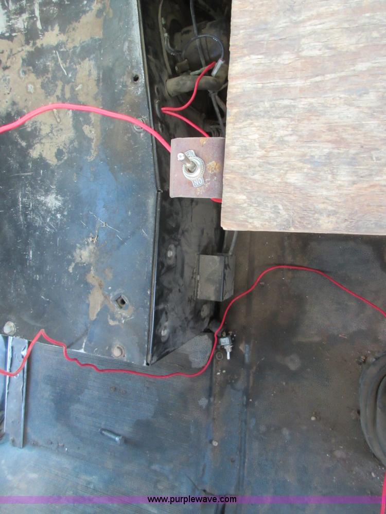 image for item I1909 1991 International 9400 vacuum truck