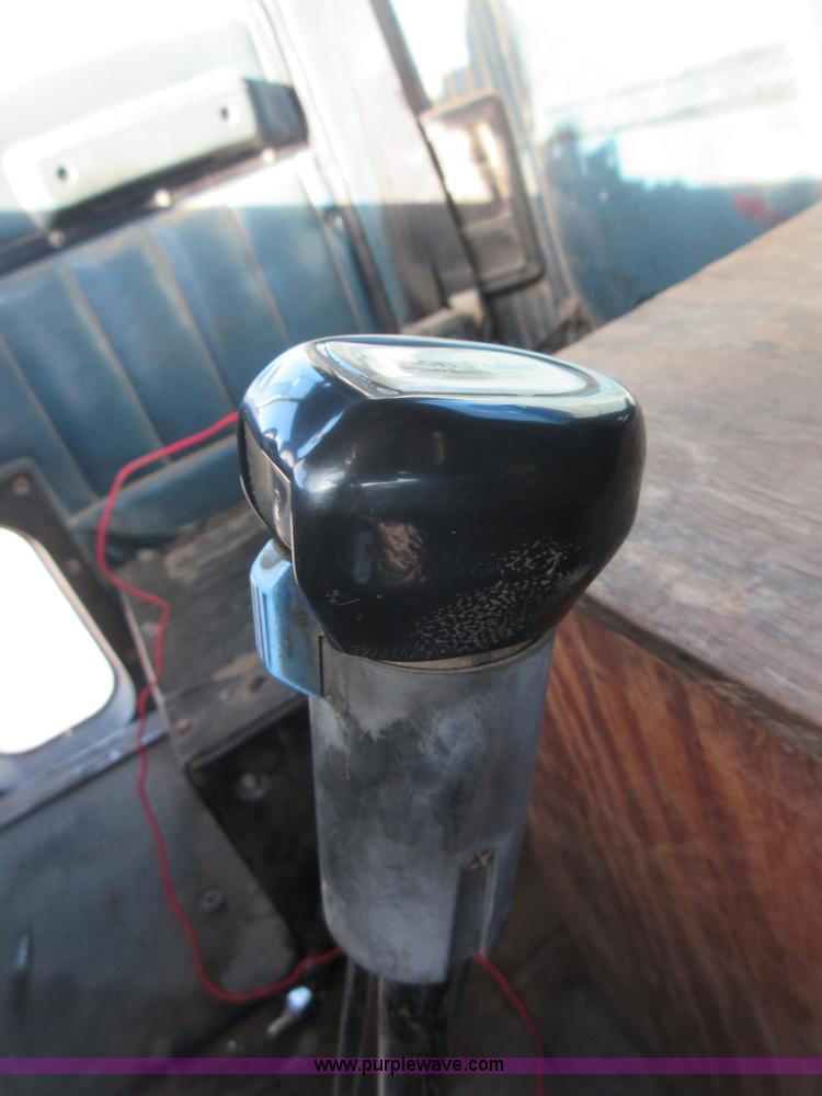 image for item I1909 1991 International 9400 vacuum truck