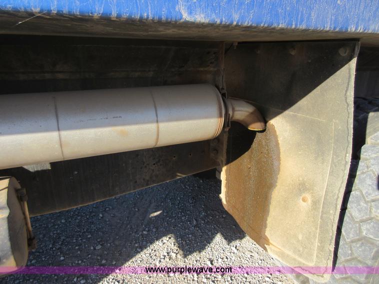 image for item I1909 1991 International 9400 vacuum truck