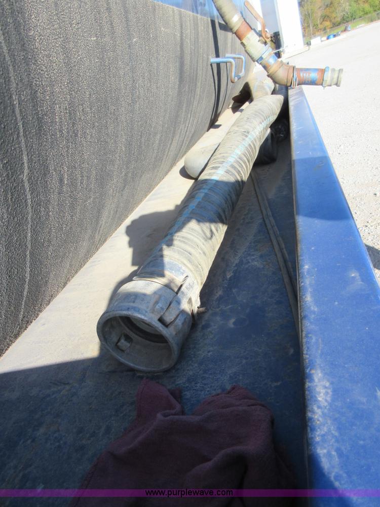 image for item I1909 1991 International 9400 vacuum truck