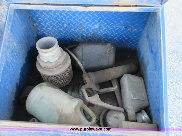 image for item I1909 1991 International 9400 vacuum truck