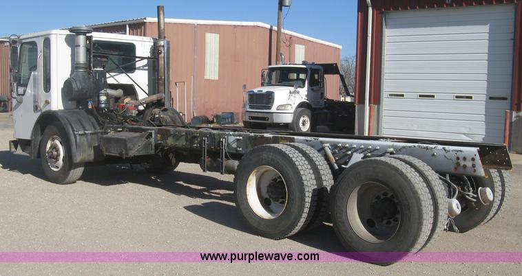 image for item J2987 2004 Sterling Condor truck cab and chassis