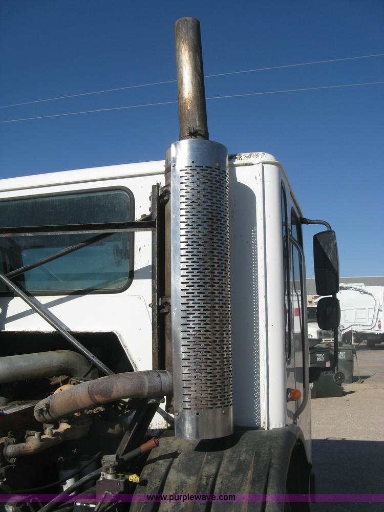 image for item J2987 2004 Sterling Condor truck cab and chassis