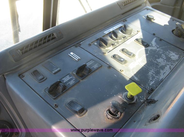 image for item J2987 2004 Sterling Condor truck cab and chassis