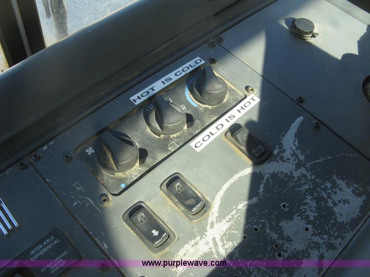 image for item J2987 2004 Sterling Condor truck cab and chassis