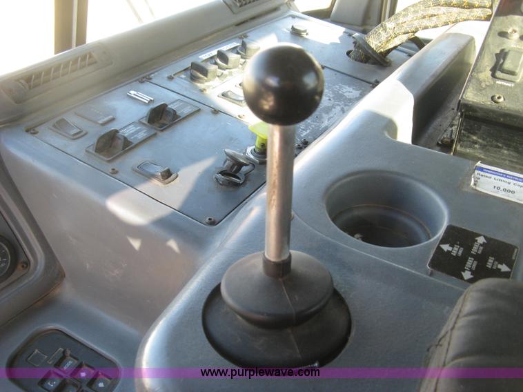 image for item J2987 2004 Sterling Condor truck cab and chassis