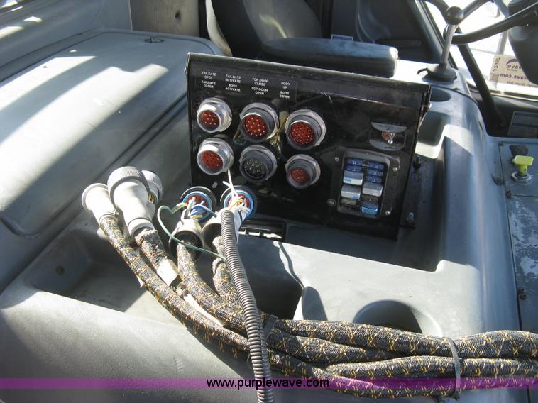 image for item J2987 2004 Sterling Condor truck cab and chassis