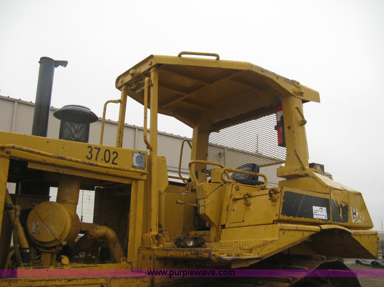 image for item J2993 1990 Caterpillar D7H dozer