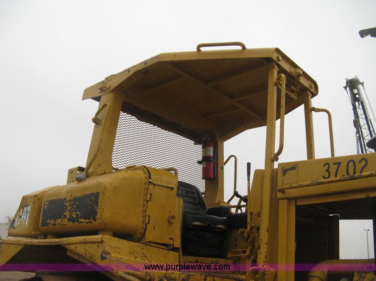 image for item J2993 1990 Caterpillar D7H dozer
