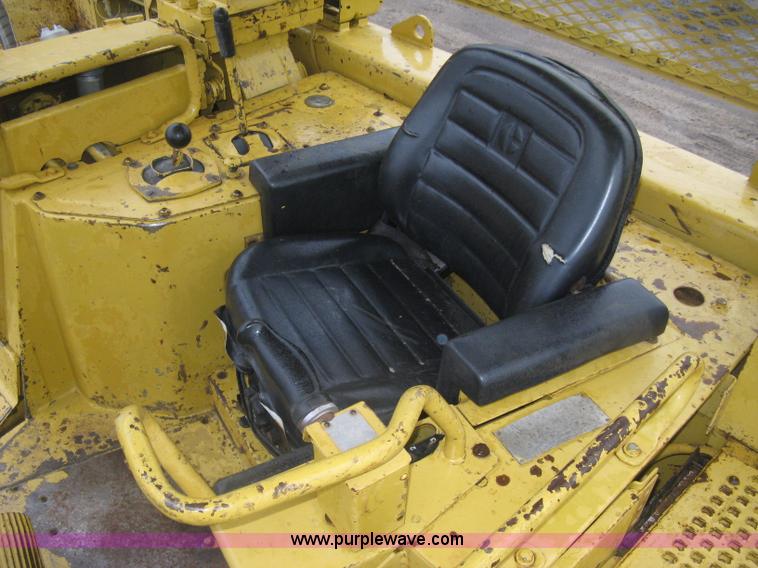image for item J2993 1990 Caterpillar D7H dozer