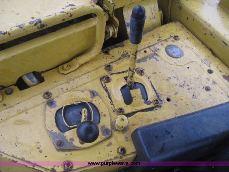 image for item J2993 1990 Caterpillar D7H dozer