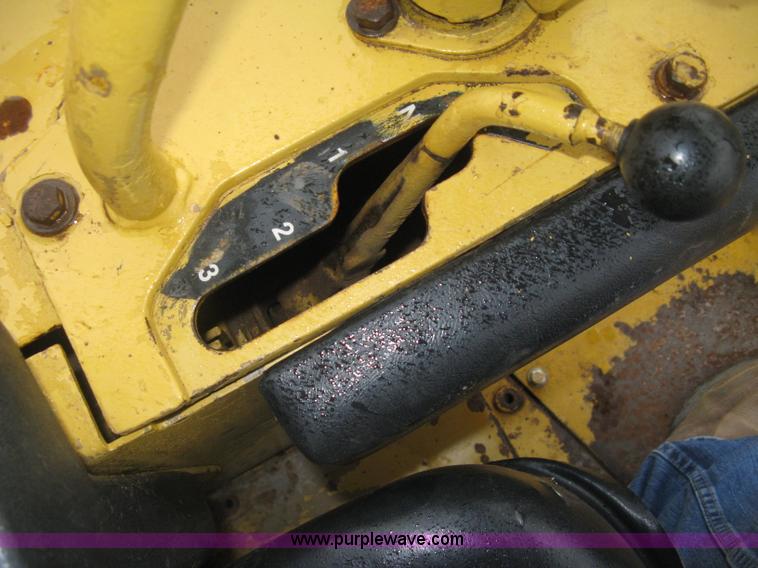image for item J2993 1990 Caterpillar D7H dozer