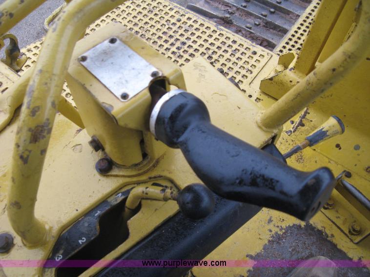image for item J2993 1990 Caterpillar D7H dozer