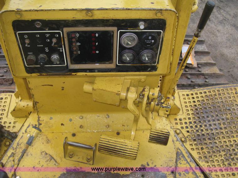 image for item J2993 1990 Caterpillar D7H dozer