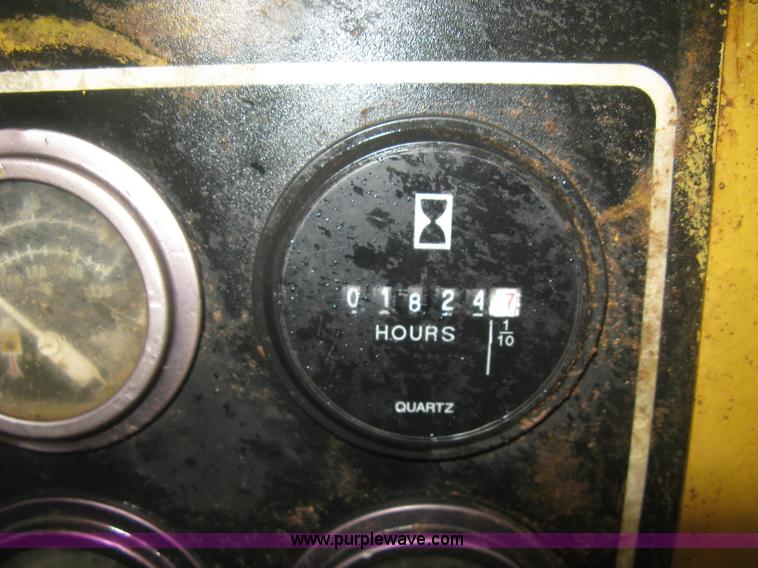 image for item J2993 1990 Caterpillar D7H dozer