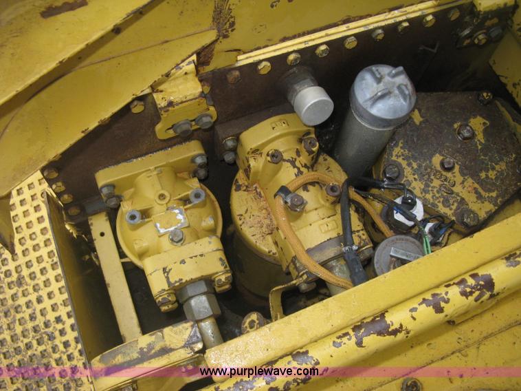 image for item J2993 1990 Caterpillar D7H dozer