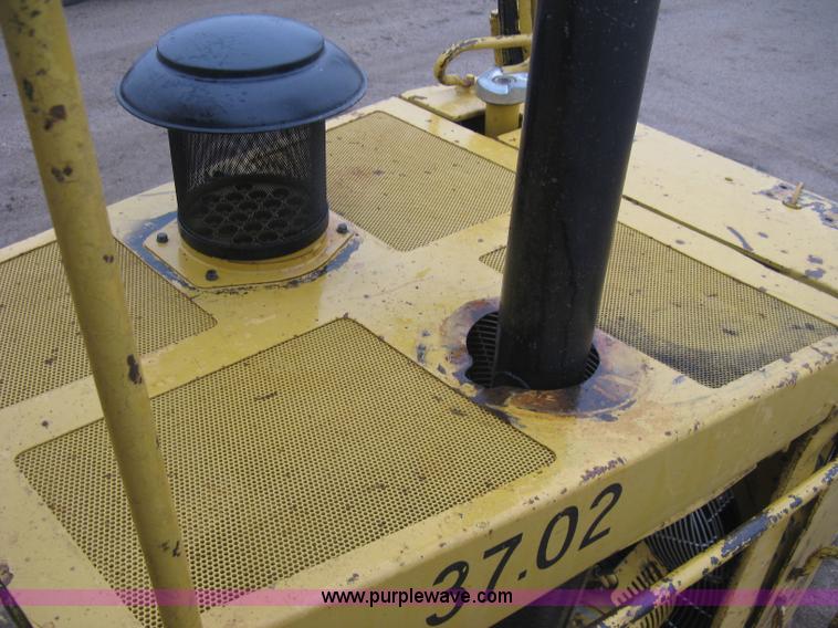 image for item J2993 1990 Caterpillar D7H dozer