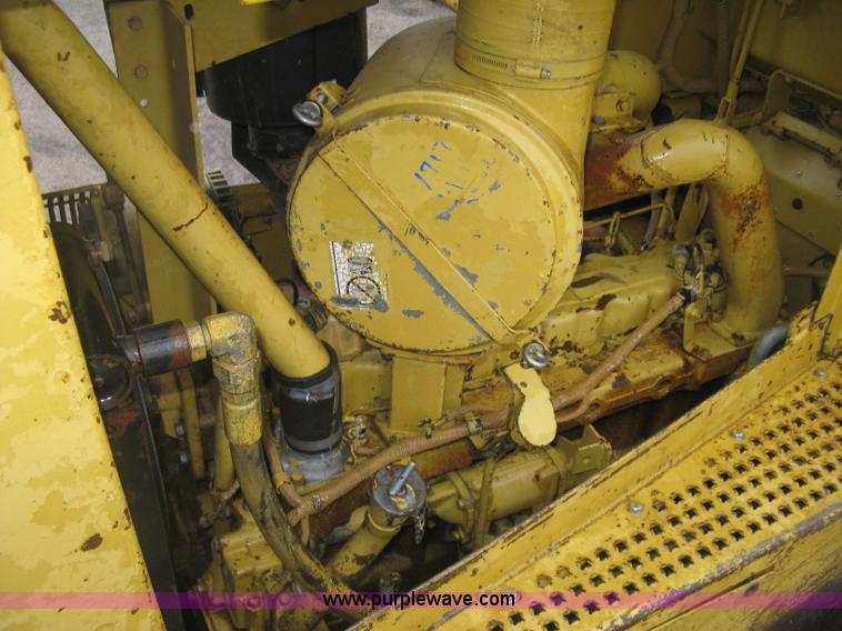 image for item J2993 1990 Caterpillar D7H dozer