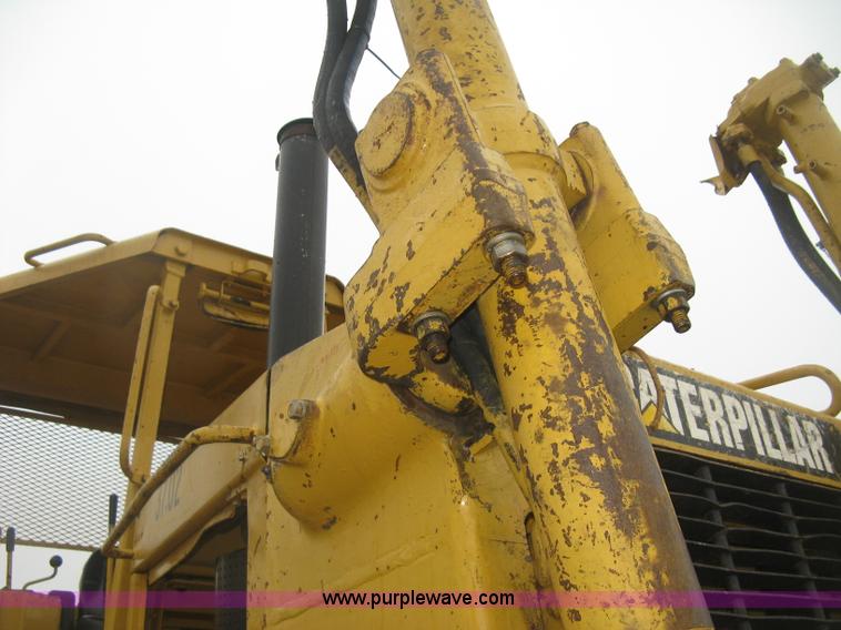 image for item J2993 1990 Caterpillar D7H dozer